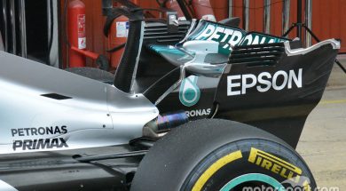 Mercedes F1 team tests double T-wing at Barcelona