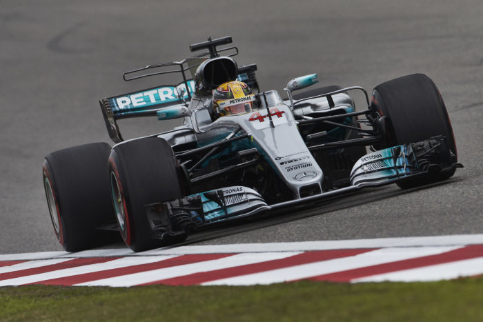 Bahrain test – Hamilton fastest on first day in Sakhir