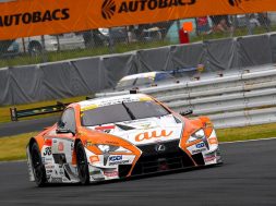 No. 36 au TOM’S LC500 Wins the Hottest of Battles! No. 25 VivaC 86MC wins the GT300 race by the closest of margins