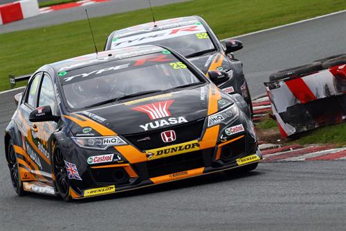 CROFT AWAITS TITLE-CHASING DUO AS BTCC RACES NORTH