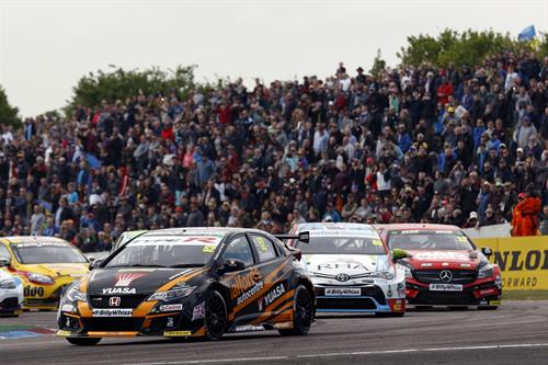 GORDON SHEDDEN LEADS THE PACK INTO CROFT