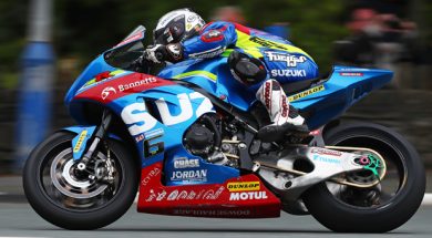 Michael Dunlop cracks first 131mph lap of TT 2017