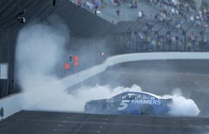 Kahne Survives, Conquers Chaotic Brickyard 400