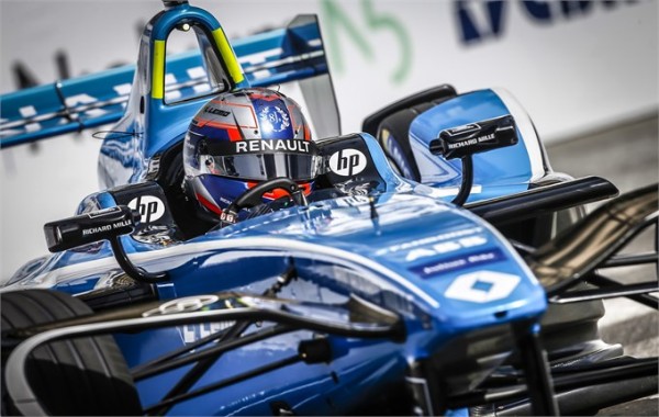 RENAULT E.DAMS SIXTH IN THE STREETS OF ROME