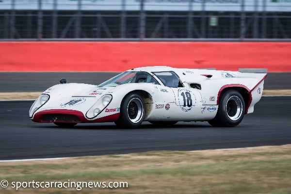 SUN SETS ON A DAZZLING SATURDAY AT THE SILVERSTONE
CLASSIC