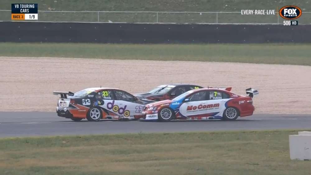 Australian V8 Touring Car Series 2018. Race 3 The Bend Motorsport Park. Start Crashes