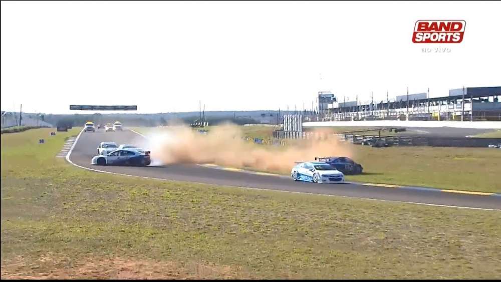 Brasileiro de Marcas 2018. Race 1 Autódromo Internacional Orlando Moura. Start Crash