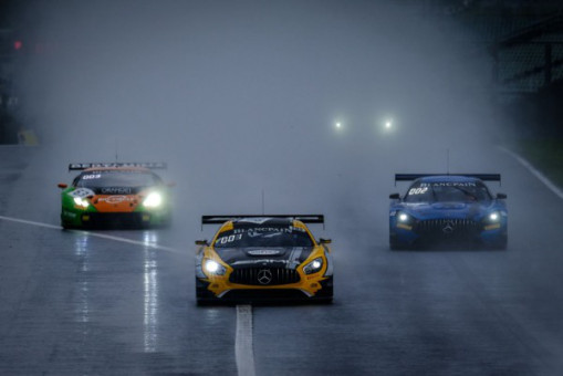 MARCIELLO AND MEADOWS MASTER TRICKY CONDITIONS TO SECURE HUNGARORING BLANCPAIN GT GLORY