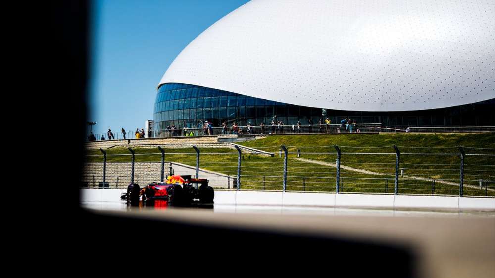 The RB13 on track at the 2017 Russian GP in Sochi.