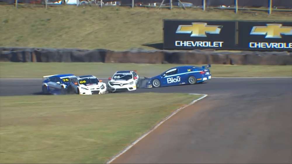 Brasileiro de Marcas 2018. Race 2 Autódromo Zilmar Beux de Cascavel. Start Crashes WTF