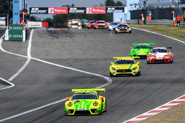 PORSCHE SETTLES INTO THE NURBURGRING 24 HOURS LEADING GROUP AFTER GOOD START