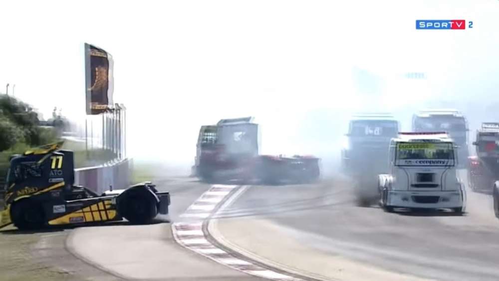 Copa Truck 2019. Race 2 Autódromo Eduardo P. Cabrera. Start Crash_5d6c29856b7fe.jpeg