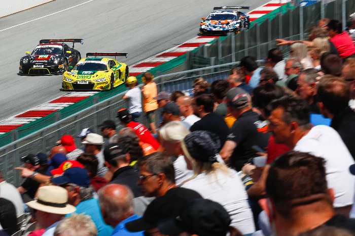 FANS WELCOME AT THE ADAC GT MASTERS BEACH PARTY IN ZANDVOORT