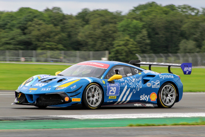SWIFT AND DE ZILLE TAKE WINS IN THE FERRARI CHALLENGE UK RACE 2 AT SILVERSTONE