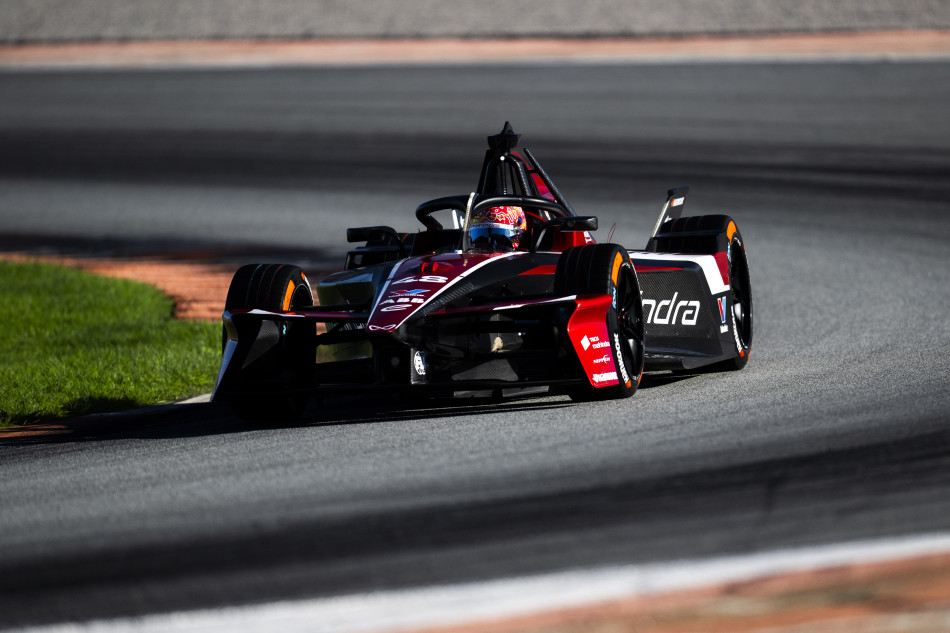 ABB FIA FORMULA E WORLD CHAMPIONSHIP PRE-SEASON TEST: MORTARA FASTEST IN FINAL SESSION IN VALENCIA WHILST 14 WOMEN DRIVERS TAKE TO THE TRACK FOR THE FIA AND FORMULA E’S SECOND ALL-WOMEN’S TEST_690966b923538.jpeg