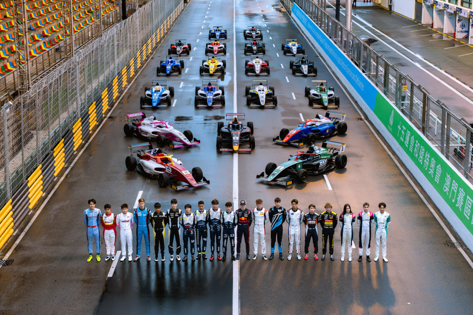 FIA F4 drivers assemble to make more Macau history_69193937977df.jpeg