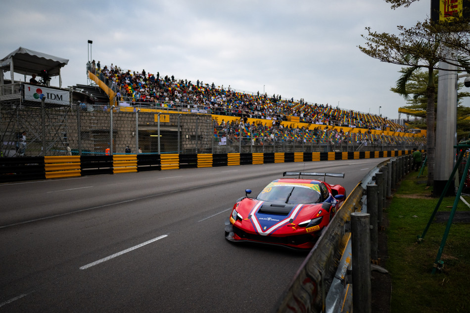 First FIA GT World Cup Super Pole delivers drama in Macau as Naël beats Slater to top spot in FIA FR World Cup qualifying_6917e72f957ab.jpeg