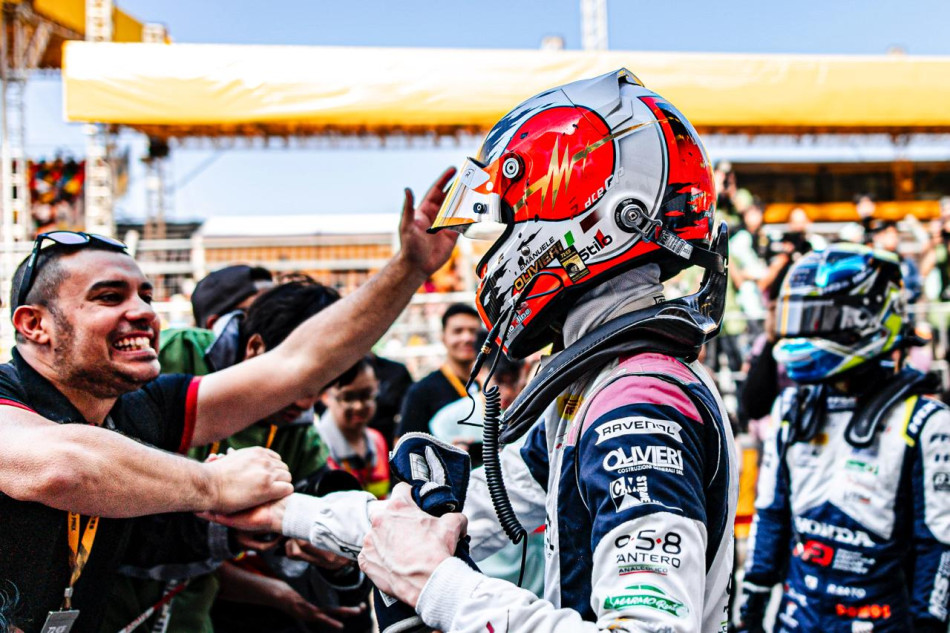 Olivieri completes thrilling pass to win FIA F4 World Cup Qualification Race_69193931df5ad.jpeg
