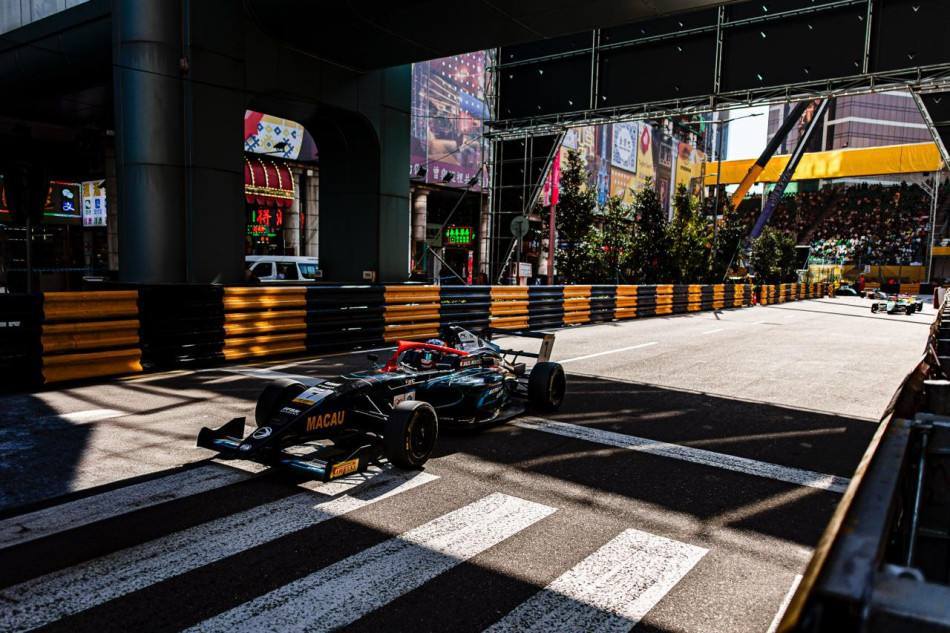 Roussel rises with history-making FIA F4 World Cup triumph_6919391e70475.jpeg