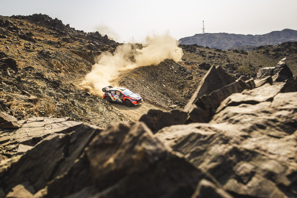 WRC – Fourmaux leads in Saudi Arabia, Ogier ahead in title chase_69290abd335e1.jpeg