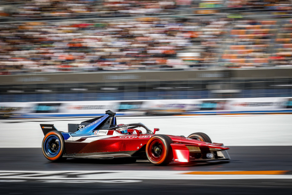 Formula E returns to the USA with exciting move to Miami International Autodrome for Round 3_697d6ac971117.jpeg