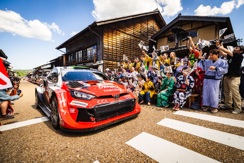 Evans leads Ogier into Rally Japan finale as Solberg challenge ends_6a1b9ec6da616.jpeg