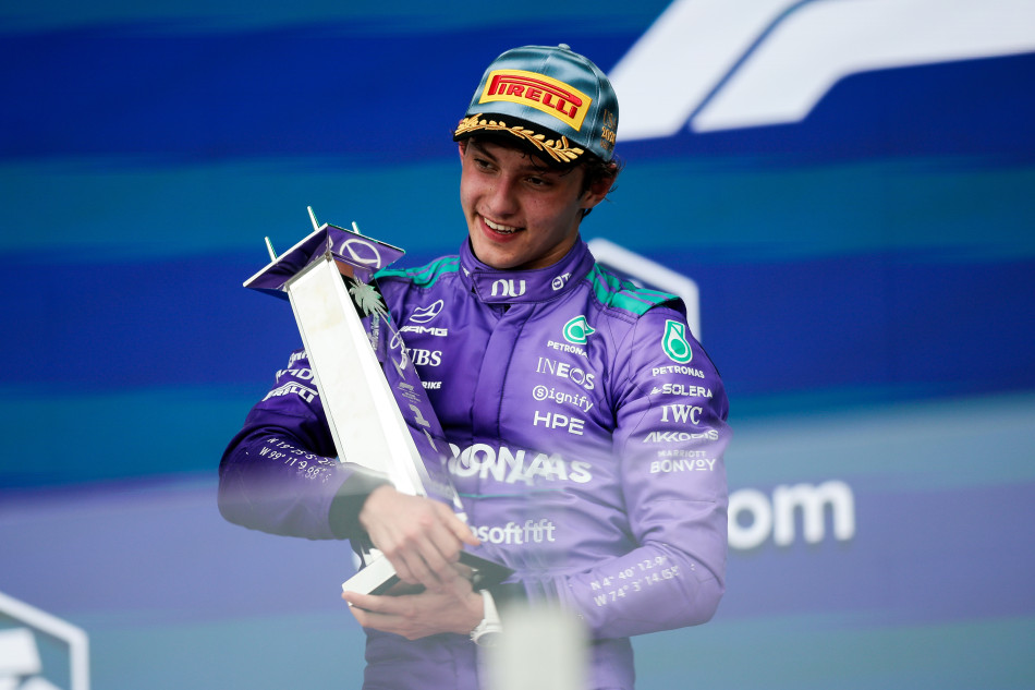 F1 – Antonelli holds off Norris in Miami to take third win in a row_69f80637e3845.jpeg