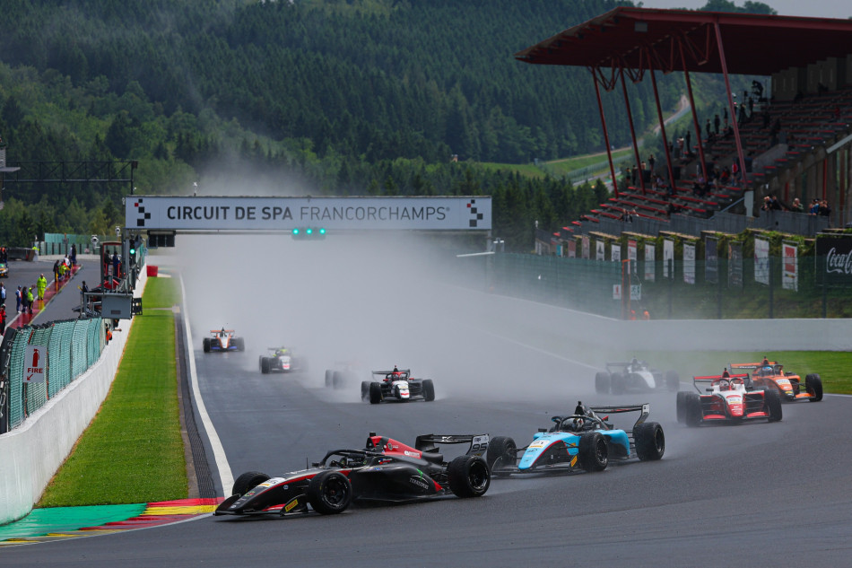 FREC: Munoz claims maiden victory in wet Race 1 at Spa_6a1b9eb844dc3.jpeg