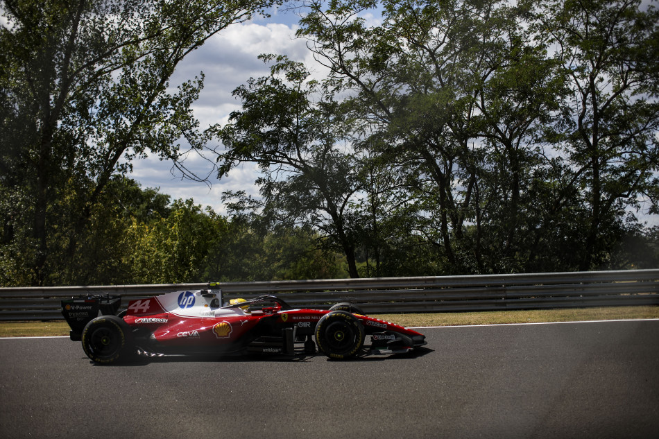 F1 – Hamilton leads Ferrari one-two in Hungarian Grand Prix FP2_6a64212af11cf.jpeg