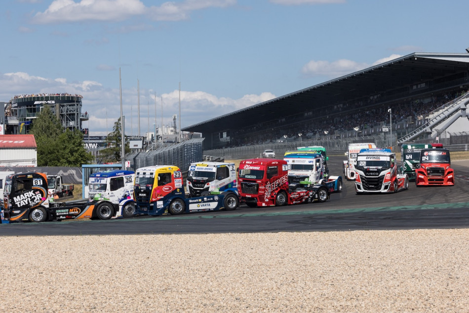 Goodyear FIA ETRC Nürburgring raceday two round-up: Sensational Kiss fights through the pack to triumph_6a544f6e2e5d6.jpeg