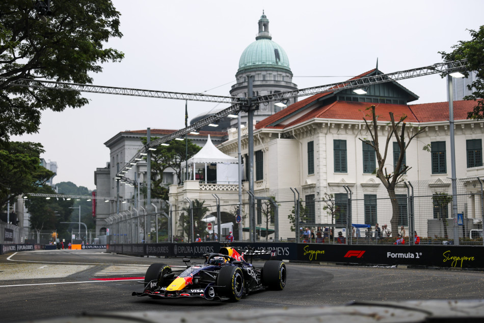 F1 – Verstappen wins rain-affected Singapore Sprint as Russell crashes out and McLaren pair collide_6acaf63cc6061.jpeg