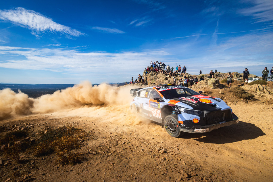 Neuville takes Sardinia lead as Solberg maintains title challenge_6ac06a25ec742.jpeg